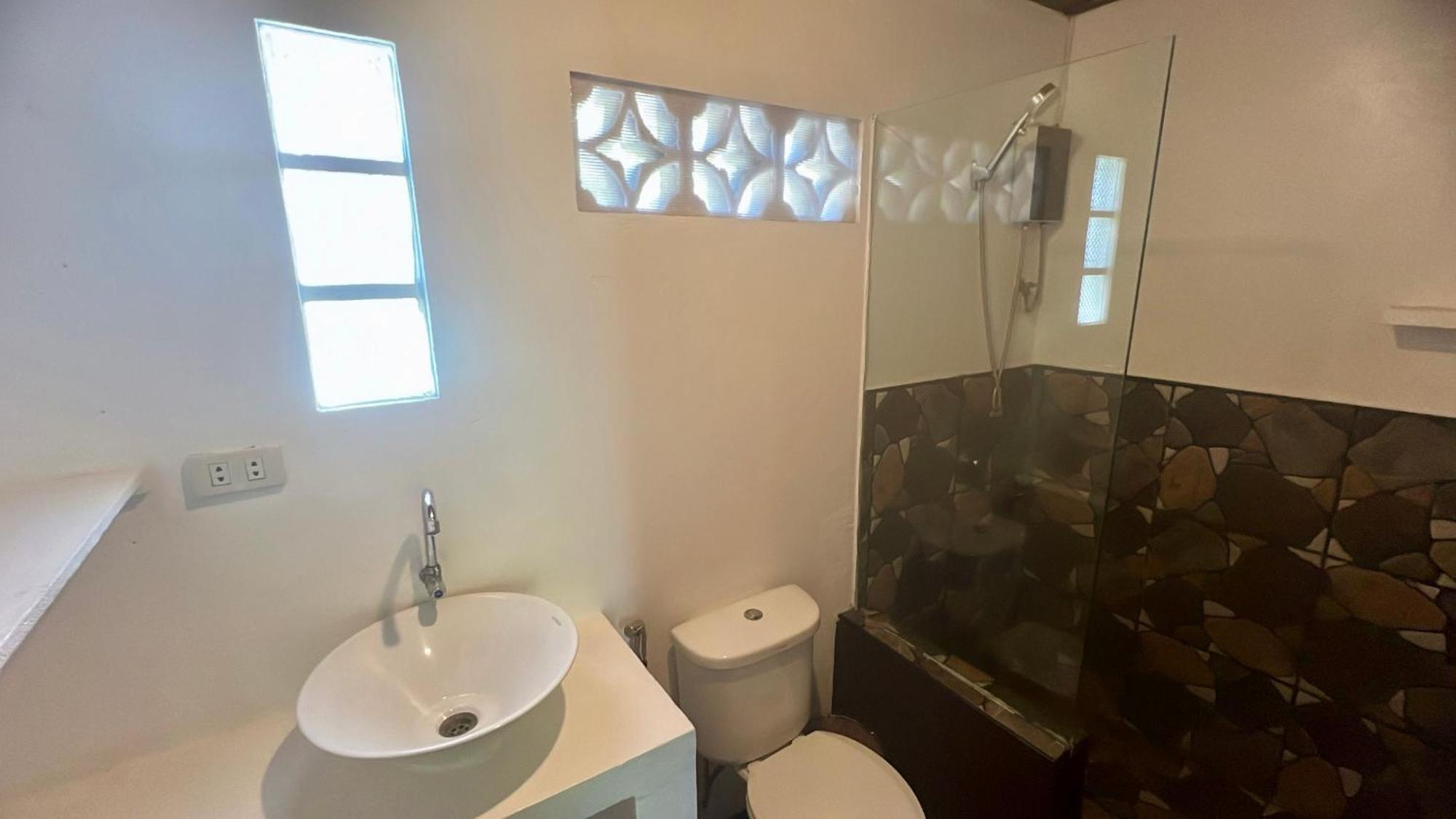 Yay Lodge Siargao, Private Room 1 With Ac & Hot Shower And Fast Starlink Wifi General Luna  Esterno foto