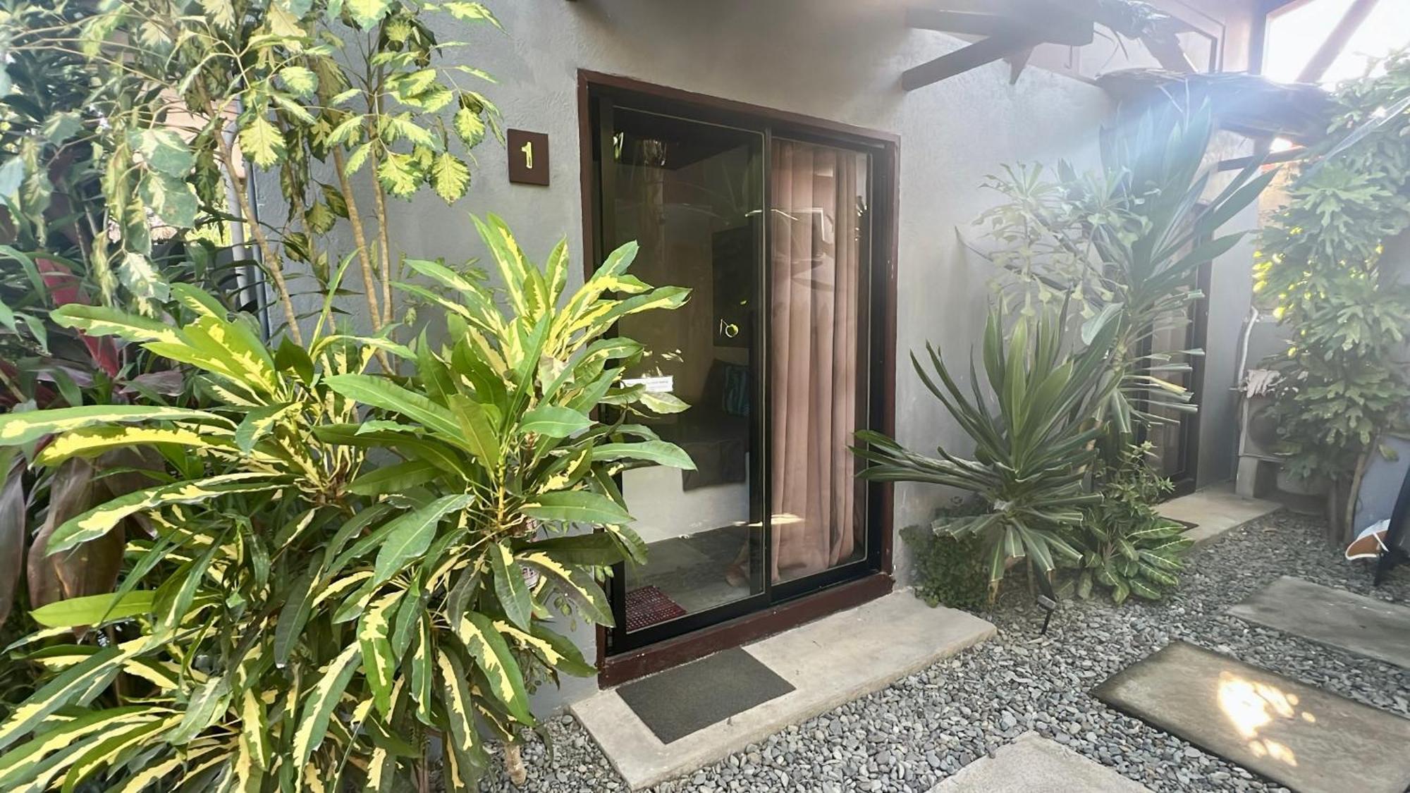 Yay Lodge Siargao, Private Room 1 With Ac & Hot Shower And Fast Starlink Wifi General Luna  Esterno foto