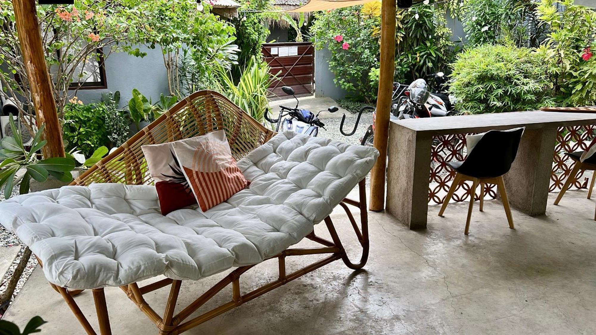Yay Lodge Siargao, Private Room 1 With Ac & Hot Shower And Fast Starlink Wifi General Luna  Esterno foto